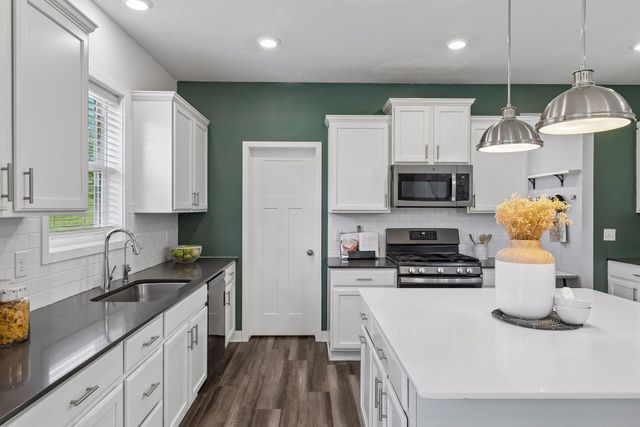1710 Bluegrass Trail, Victoria, MN 55386