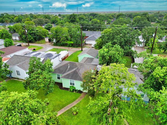 1619 W 8th Street, Freeport, TX 77541