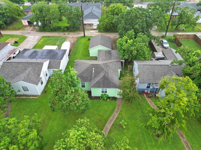 1619 W 8th Street, Freeport, TX 77541