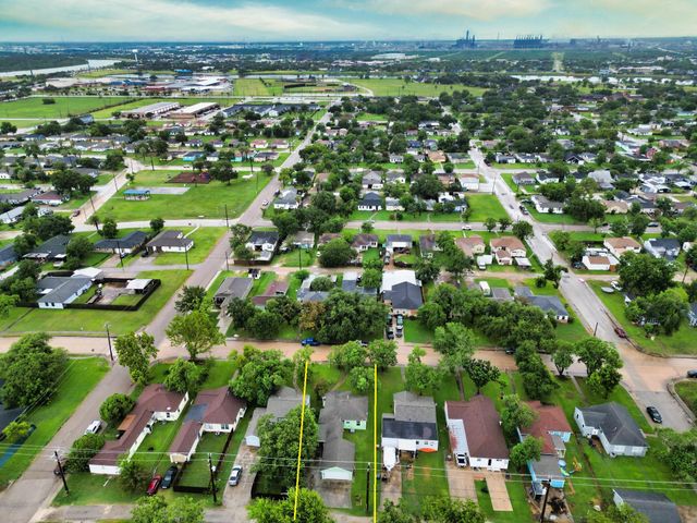 1619 W 8th Street, Freeport, TX 77541