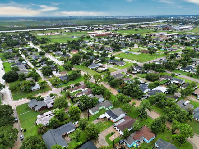 1619 W 8th Street, Freeport, TX 77541