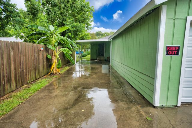 1619 W 8th Street, Freeport, TX 77541