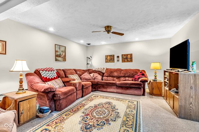 646 Jefferson Valley, Coatesville, IN 46121