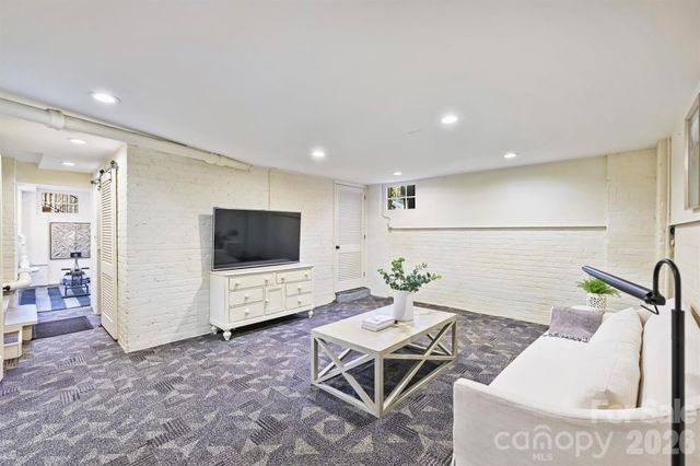 1136 Queens Road, Charlotte, NC 28207