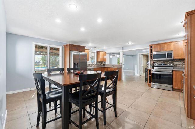 6132 Althean Drive, Fort Wayne, IN 46835