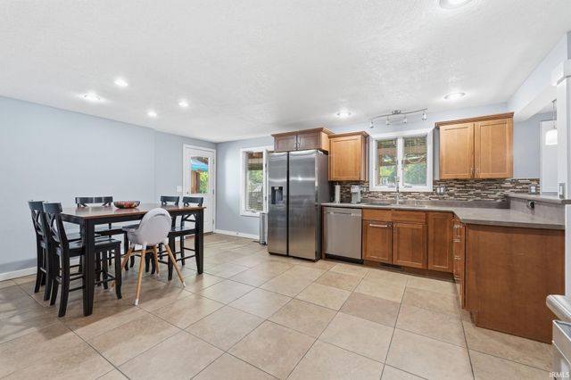 6132 Althean Drive, Fort Wayne, IN 46835