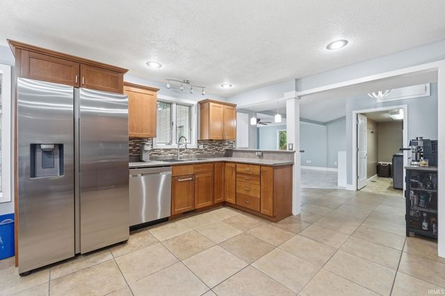 6132 Althean Drive, Fort Wayne, IN 46835