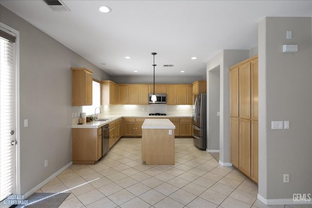 10003 Titanium Street, Bakersfield, CA 93311