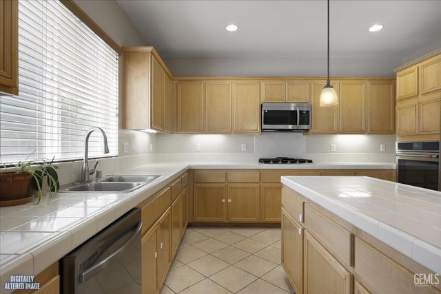 10003 Titanium Street, Bakersfield, CA 93311