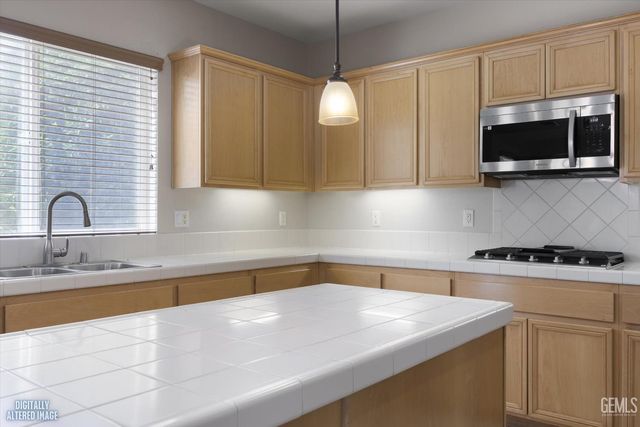 10003 Titanium Street, Bakersfield, CA 93311