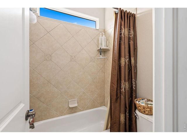 885 Crabapple Dr, Loveland, CO 80538