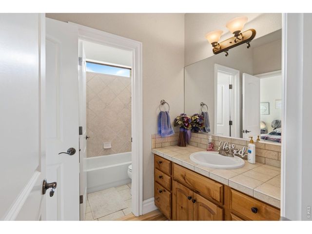 885 Crabapple Dr, Loveland, CO 80538