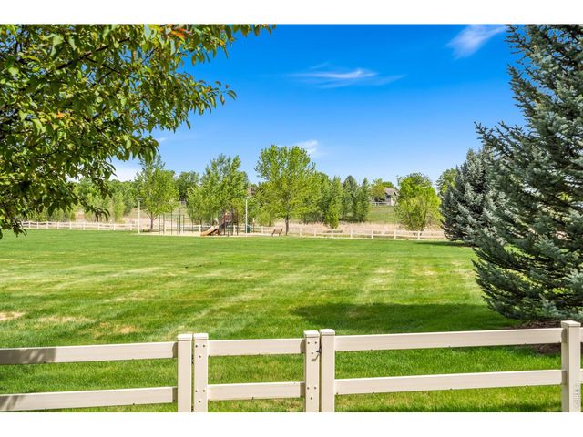 885 Crabapple Dr, Loveland, CO 80538