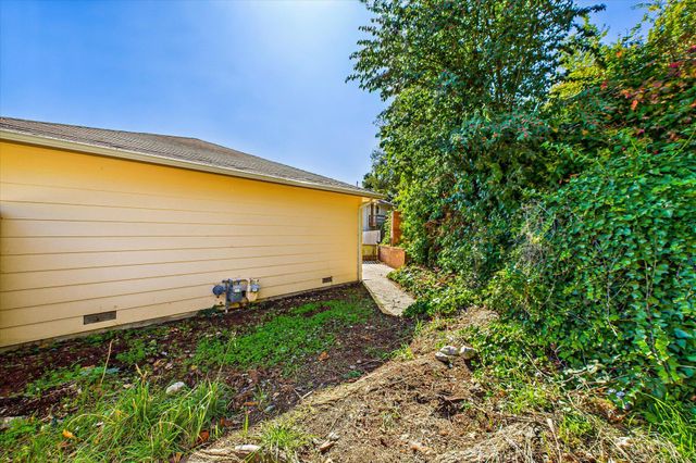 960 14th Street, Fortuna, CA 95540