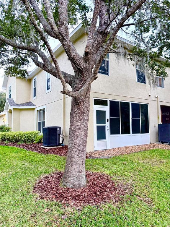 Image 5 of property listing at 6517 SPRING OAK COURT, Tampa, FL 33625