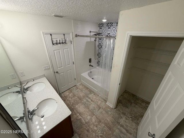 7525 SUNNYDALE Lane, Jacksonville, FL 32256