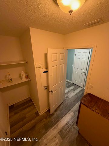 7525 SUNNYDALE Lane, Jacksonville, FL 32256