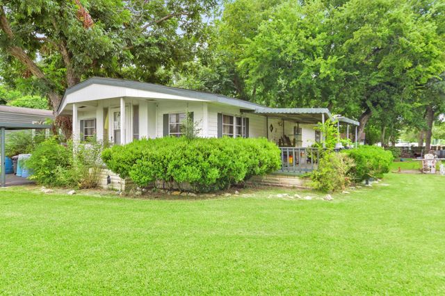 106 N 3rd Street, Highlands, TX 77562