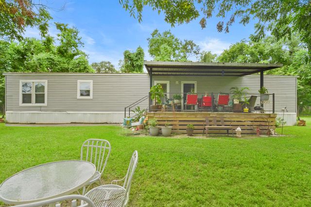 106 N 3rd Street, Highlands, TX 77562