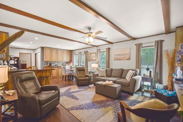106 N 3rd Street, Highlands, TX 77562