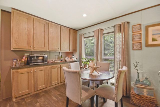 106 N 3rd Street, Highlands, TX 77562