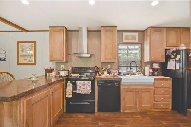 106 N 3rd Street, Highlands, TX 77562