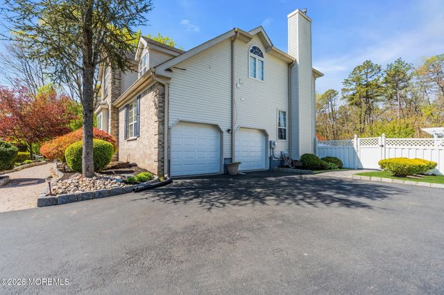 95 Erin Drive, Jackson, NJ 08527
