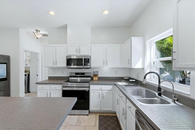 236 15TH AVENUE SE, St Petersburg, FL 33701