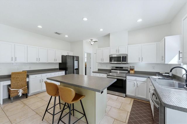 236 15TH AVENUE SE, St Petersburg, FL 33701