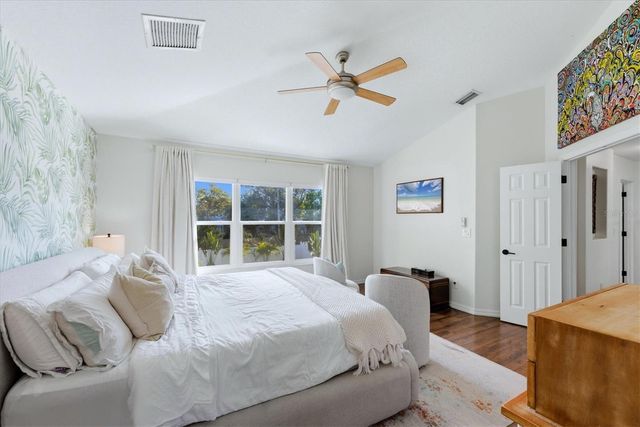 236 15TH AVENUE SE, St Petersburg, FL 33701