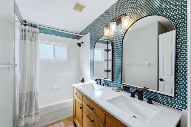 236 15TH AVENUE SE, St Petersburg, FL 33701