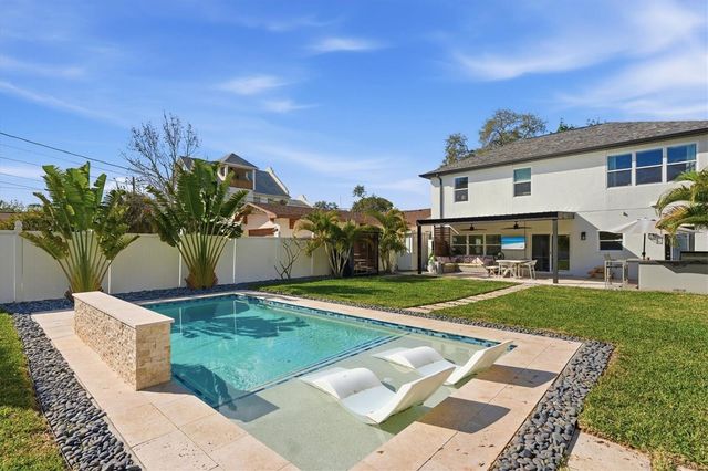 236 15TH AVENUE SE, St Petersburg, FL 33701