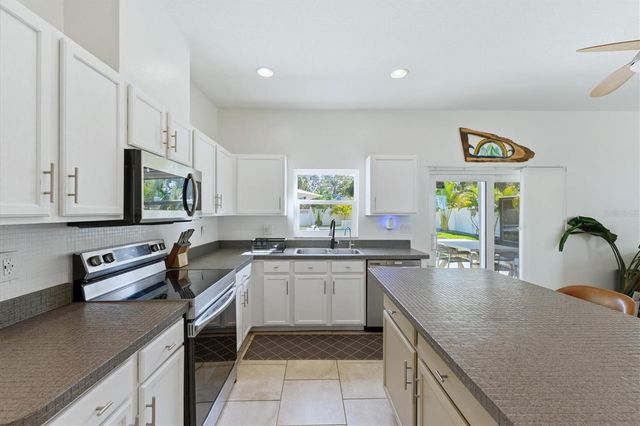 236 15TH AVENUE SE, St Petersburg, FL 33701