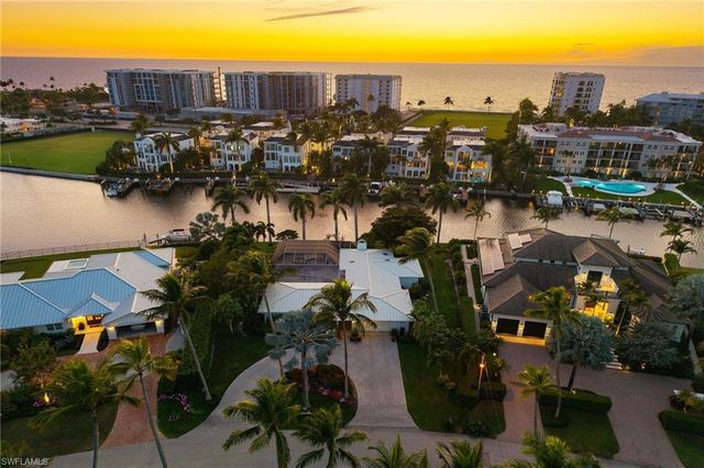 1795 Hurricane Harbor LN, Naples, FL 34102