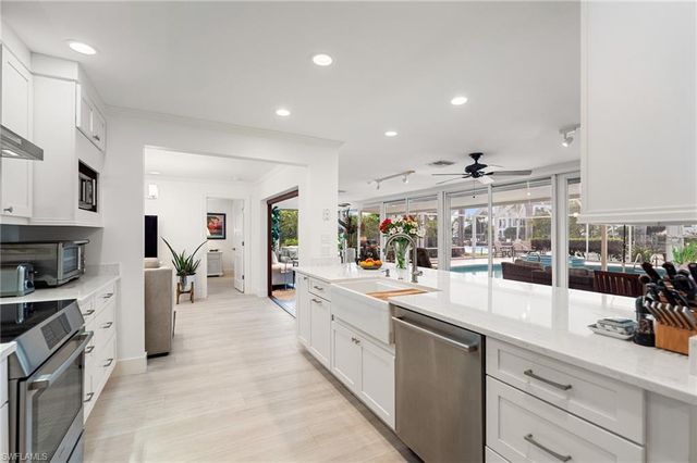 1795 Hurricane Harbor LN, Naples, FL 34102