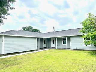 1242 Chevy Chase Drive, Angleton, TX 77515