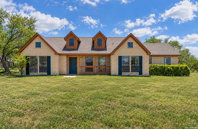 475 FM 2200 W, Devine, TX 78016