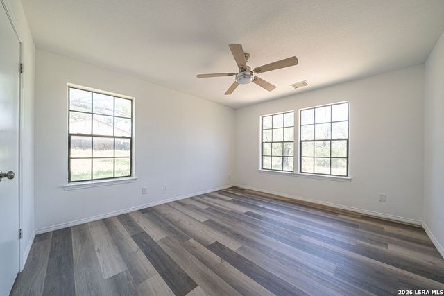 475 FM 2200 W, Devine, TX 78016
