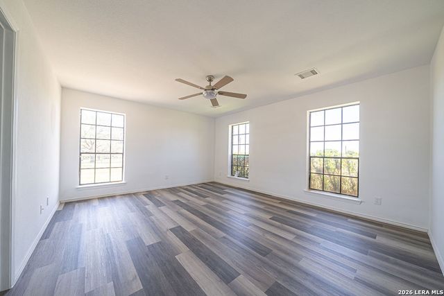 475 FM 2200 W, Devine, TX 78016