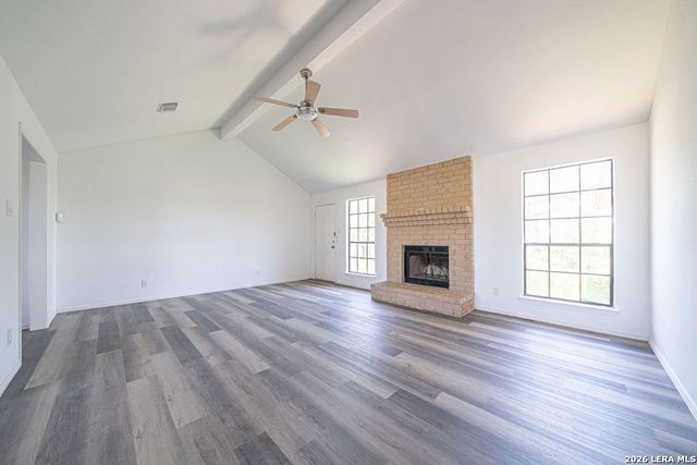 475 FM 2200 W, Devine, TX 78016