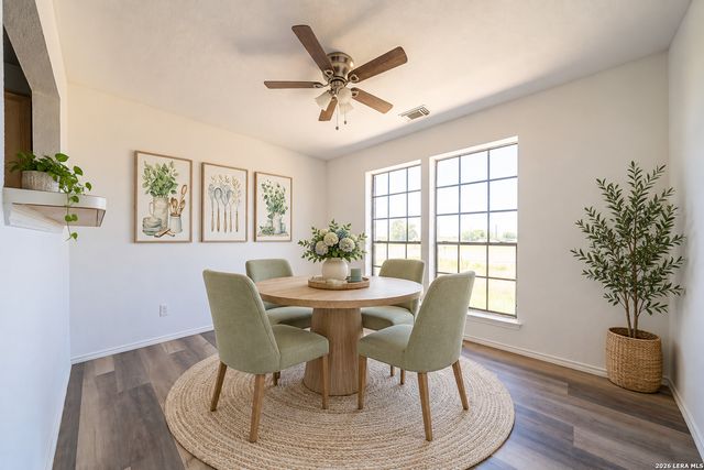 475 FM 2200 W, Devine, TX 78016