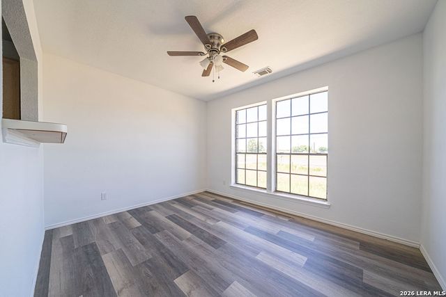 475 FM 2200 W, Devine, TX 78016