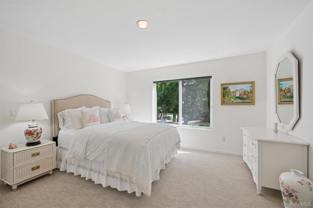 16 Elizabeth Lane, Quogue, NY 11959