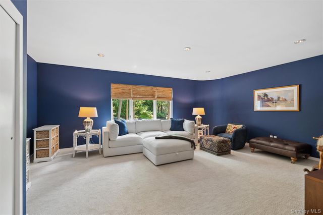 16 Elizabeth Lane, Quogue, NY 11959