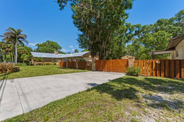 800 Ulrich Road, Fort Pierce, FL 34982