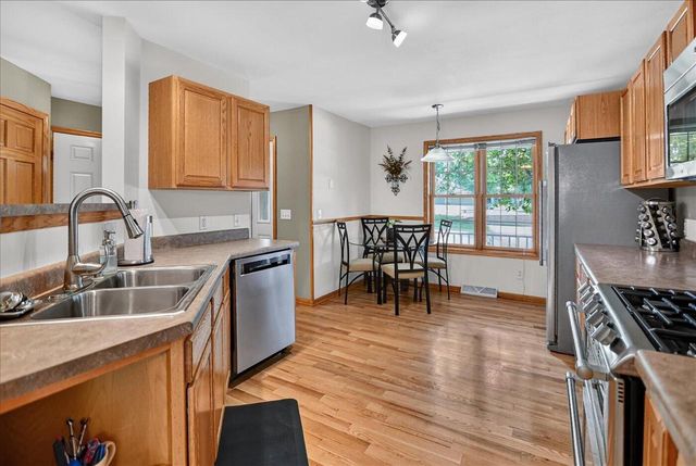 8 Peregrine COURT, Verona, WI 53593