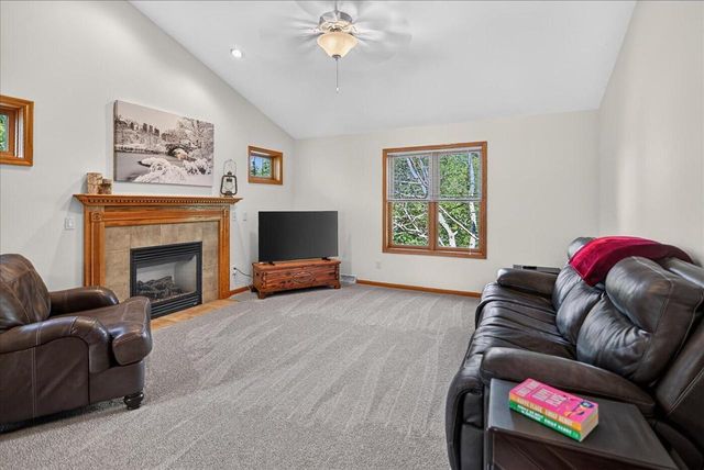 8 Peregrine COURT, Verona, WI 53593