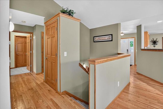 8 Peregrine COURT, Verona, WI 53593