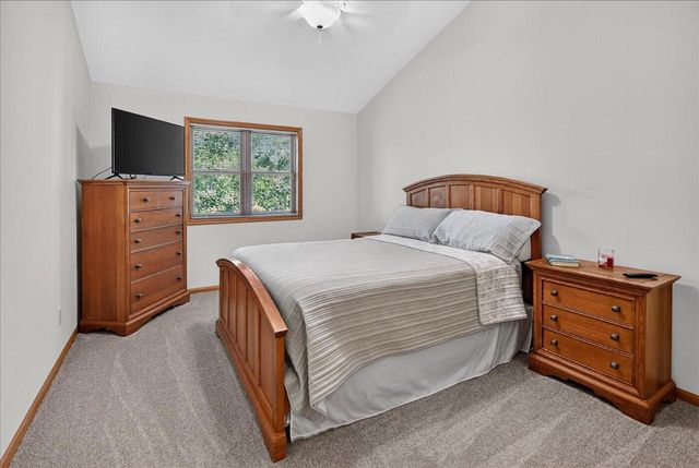 8 Peregrine COURT, Verona, WI 53593