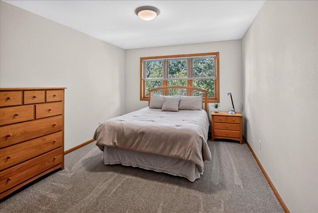 8 Peregrine COURT, Verona, WI 53593
